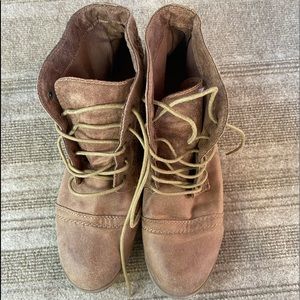 Brown vintage looking boots